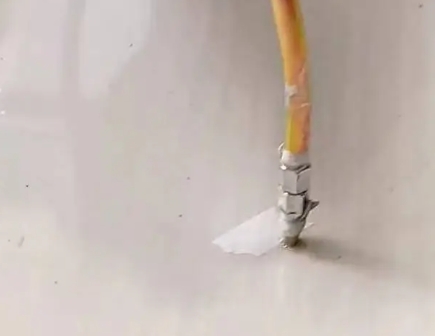 鸡西瓷砖空鼓维修公司专业解答在瓷砖铺贴过程中，如果使用的砂料过粗（如全部使用了粗砂），可能会导致以下问题